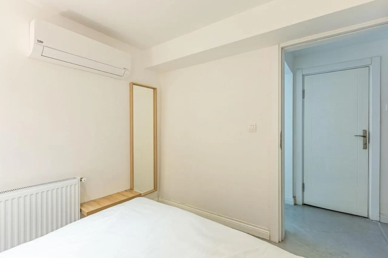 Excellent Flat With Lovely Backyard In Cihangir Istanbul 0*,